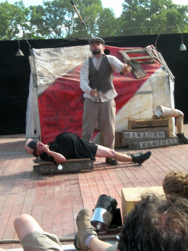 spectacle de rue dans la garenne 2006