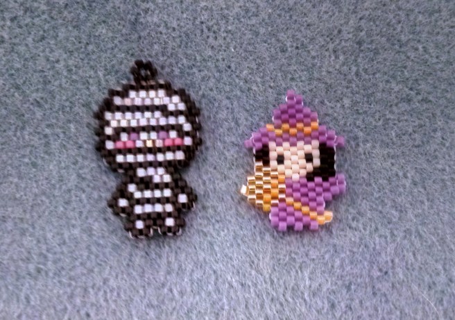 sorcière et momie lebazardemilipuce motifs beadcrumbs