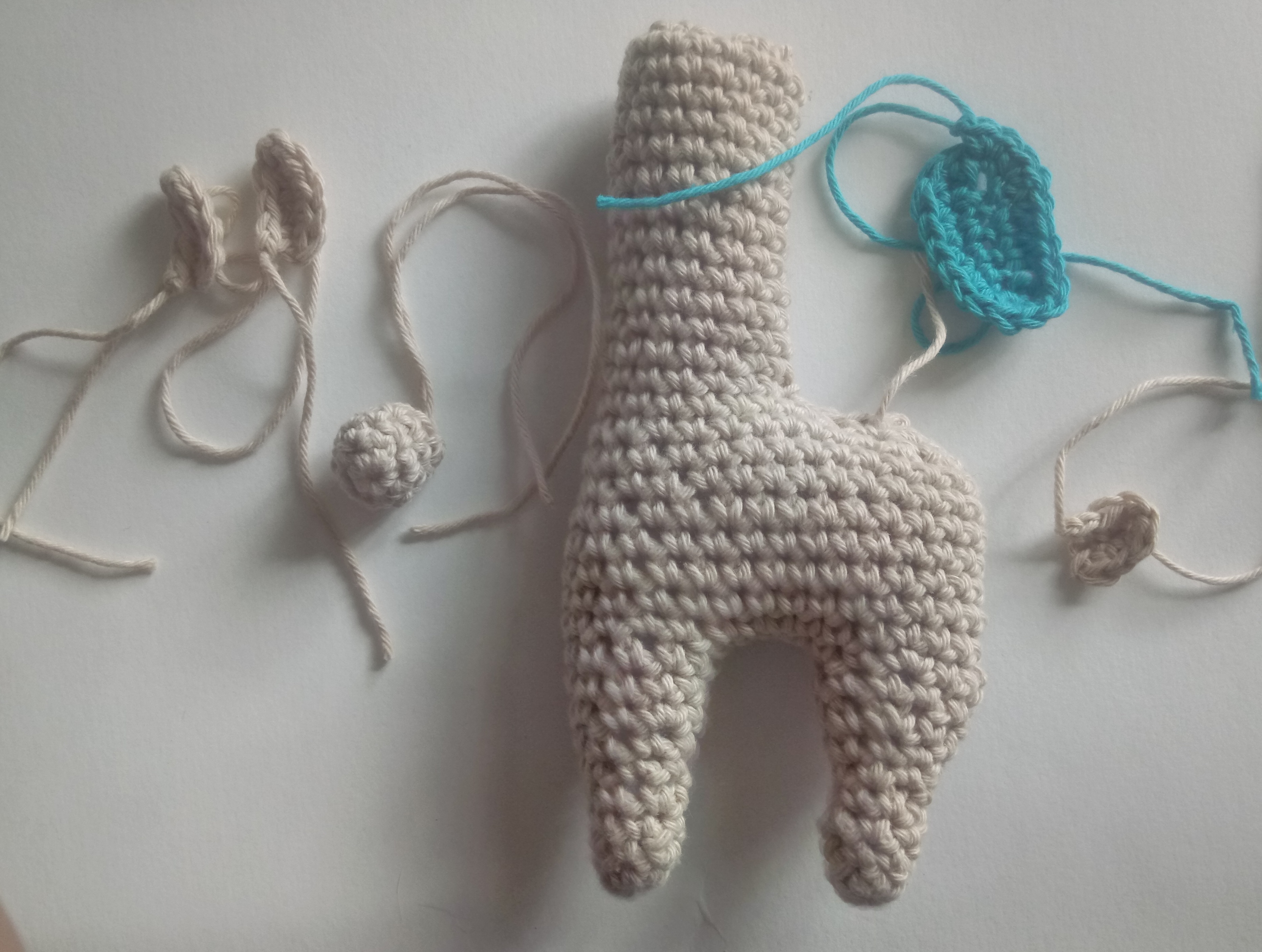 lama et morceaux à coudre